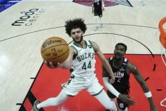 施罗德回归火箭队：新阵容崛起与战术调整之谜